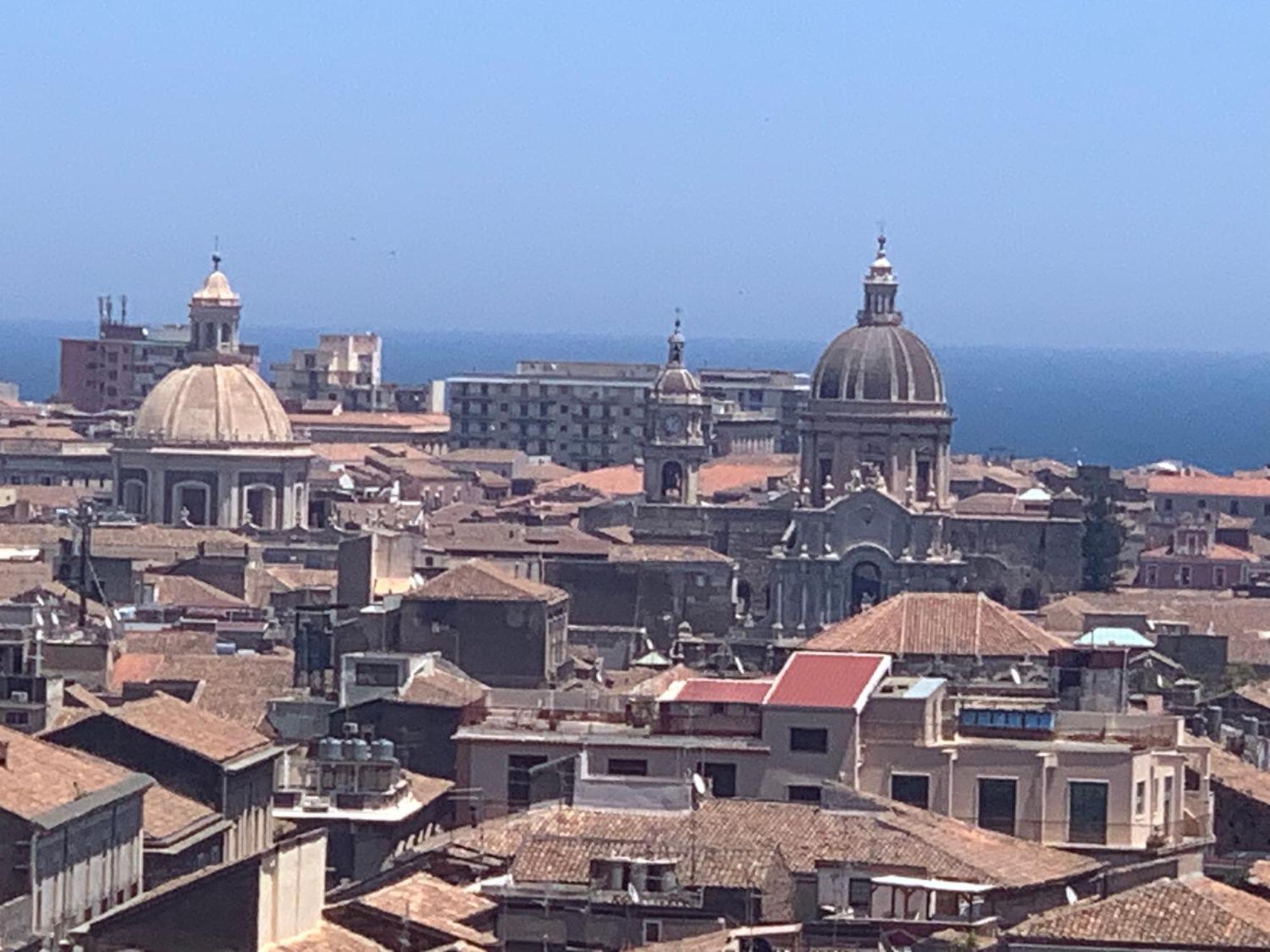 Penthouse Garibaldi Apartment Catania Bagian luar foto